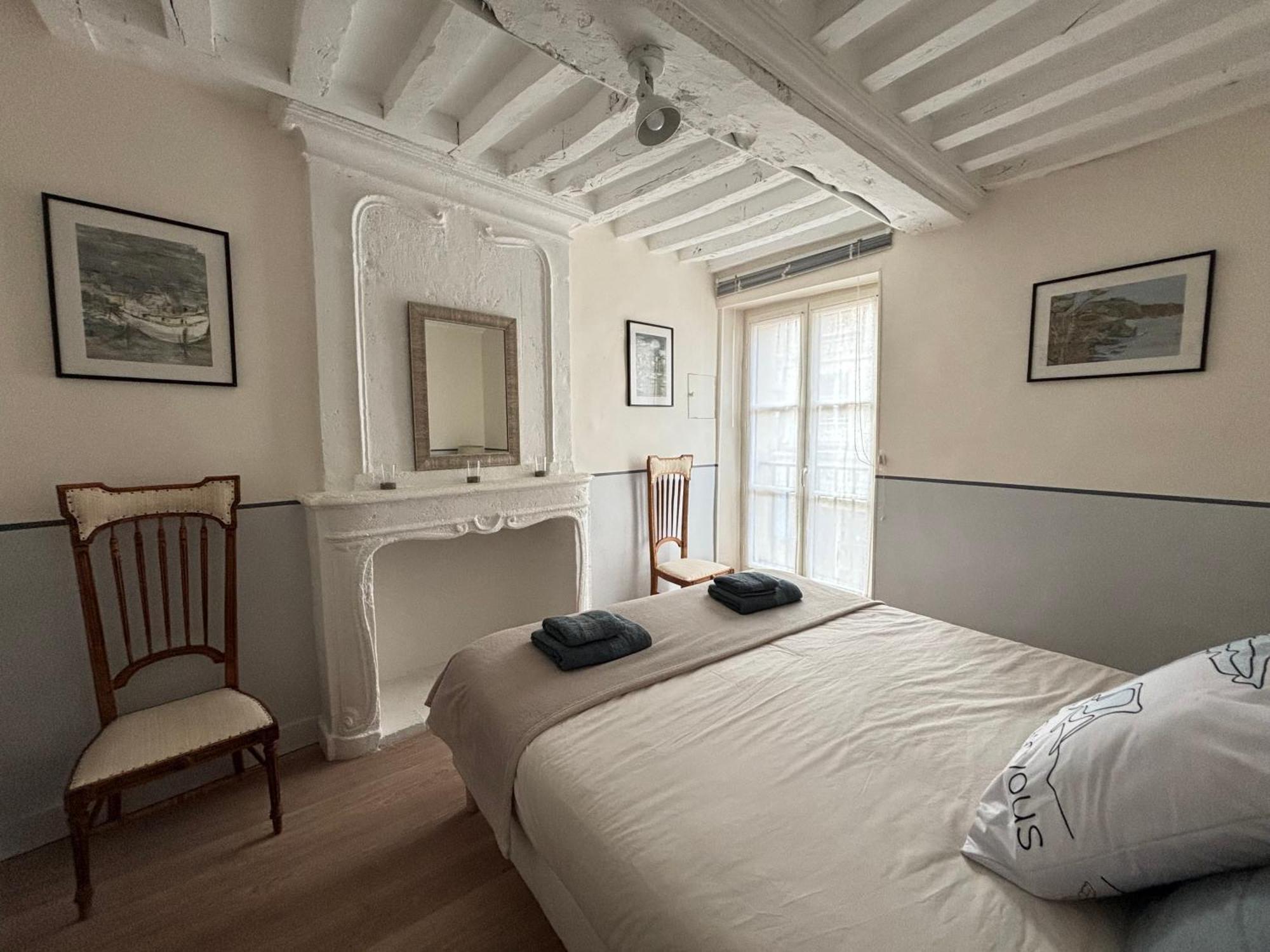 Les Remparts Apt Spacieux 1 Er Etage Renove Joliment Decore Bien Equipe Plein Centre Bayeux Proche Plages Du Debarquement Parking Gratuit A Proximite Екстериор снимка