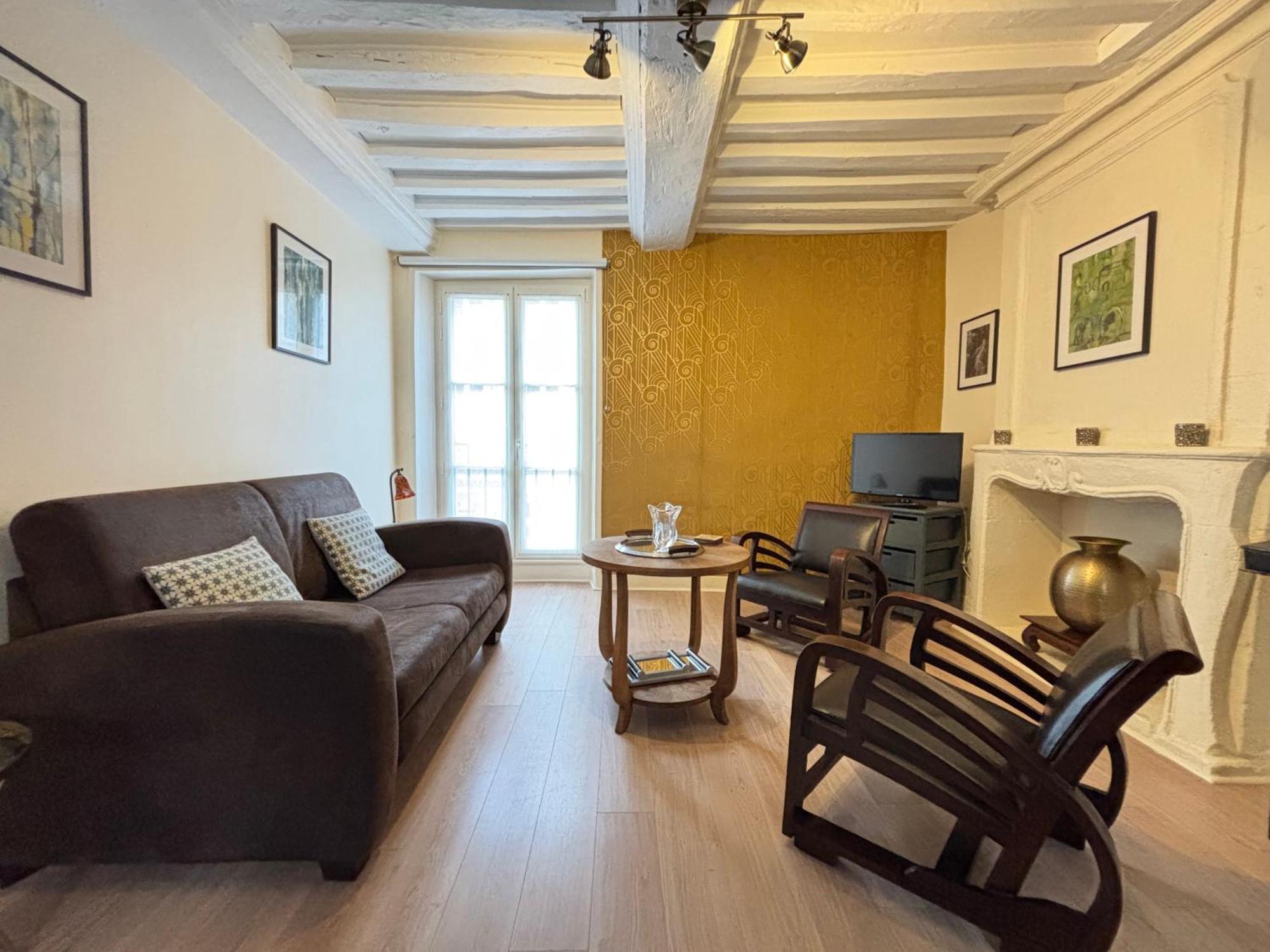 Les Remparts Apt Spacieux 1 Er Etage Renove Joliment Decore Bien Equipe Plein Centre Bayeux Proche Plages Du Debarquement Parking Gratuit A Proximite Екстериор снимка